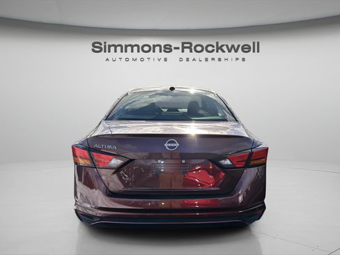 Used 2025 Nissan Altima 2.5 SV FWD image 2
