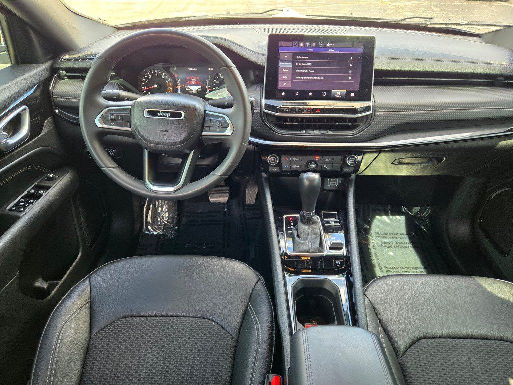 Used 2024 Jeep Compass Latitude w/ Altitude Special Edition AWD/4WD image 19