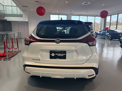 Used 2023 Nissan Kicks SV image 6