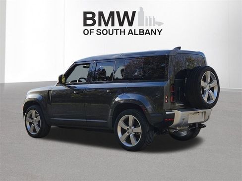 Used 2024 Land Rover Defender 110 SE image 5