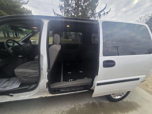 Used 2008 Chevrolet Uplander w/ Climate Package image 12