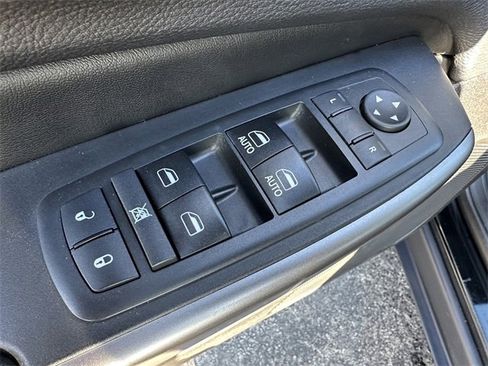 Used 2019 Jeep Cherokee Latitude Plus image 32