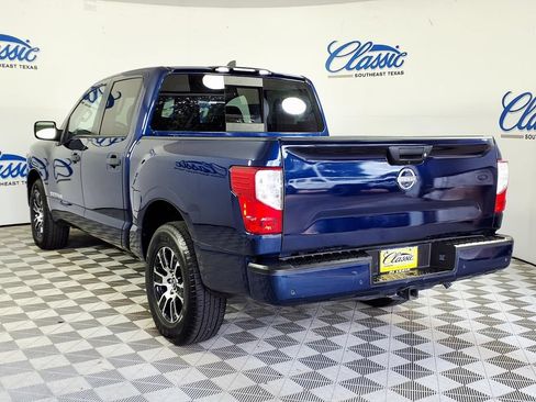 Used 2023 Nissan Titan SV RWD image 2