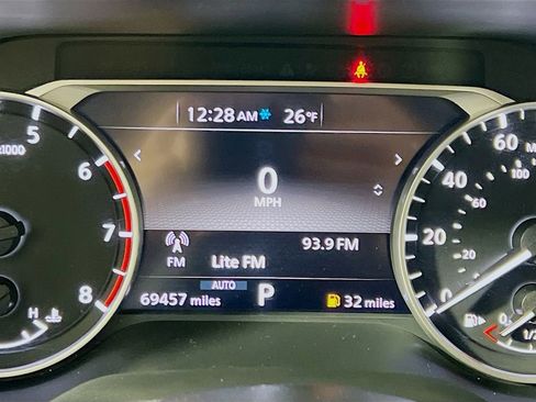 Used 2022 Nissan Rogue SV image 12