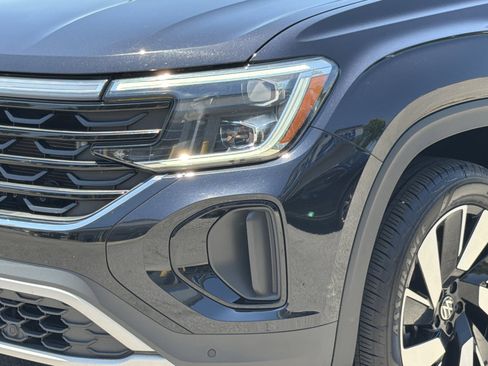 Used 2024 Volkswagen Atlas Cross Sport SE FWD image 8