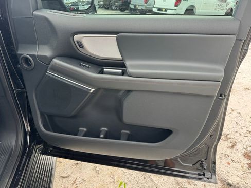 New 2025 Ford Expedition Active image 19