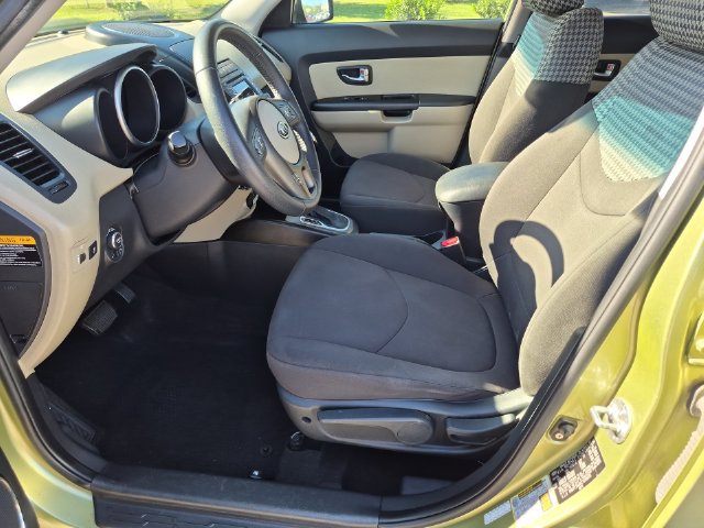 Used 2012 Kia Soul ! FWD image 15