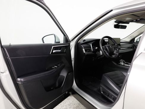 Used 2025 Mitsubishi Outlander SE image 23