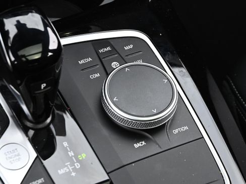 Certified 2025 BMW X4 xDrive30i image 17