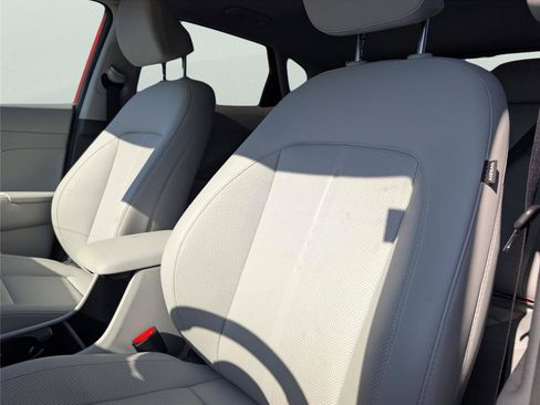 Used 2024 Hyundai Kona Limited FWD image 12