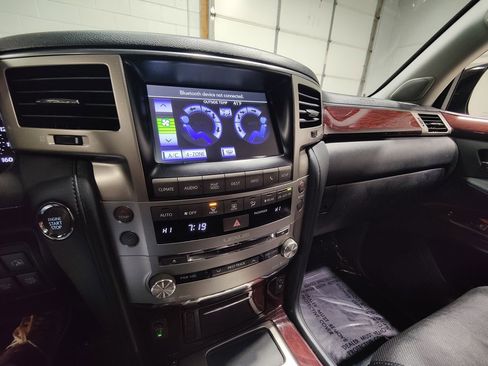 Used 2015 Lexus LX 570 4WD w/ Luxury Package image 40