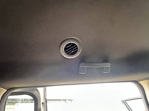 Used 2017 Dodge Grand Caravan SXT FWD image 23