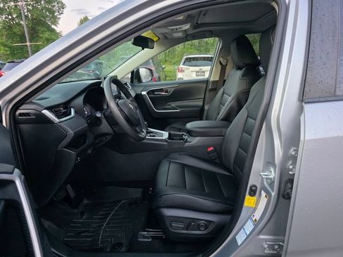 Used 2019 Toyota RAV4 XLE w/ Convenience Package AWD/4WD image 17