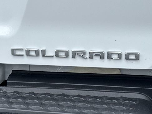 Used 2025 Chevrolet Colorado Z71 w/ Technology Package AWD/4WD image 11