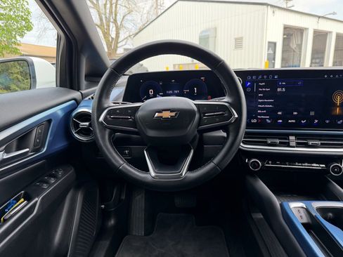 Used 2025 Chevrolet Equinox EV LT w/ Convenience Package FWD image 13