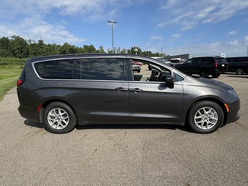 Used 2023 Chrysler Voyager LX FWD image 6