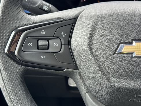 Used 2025 Chevrolet Trax LT image 32