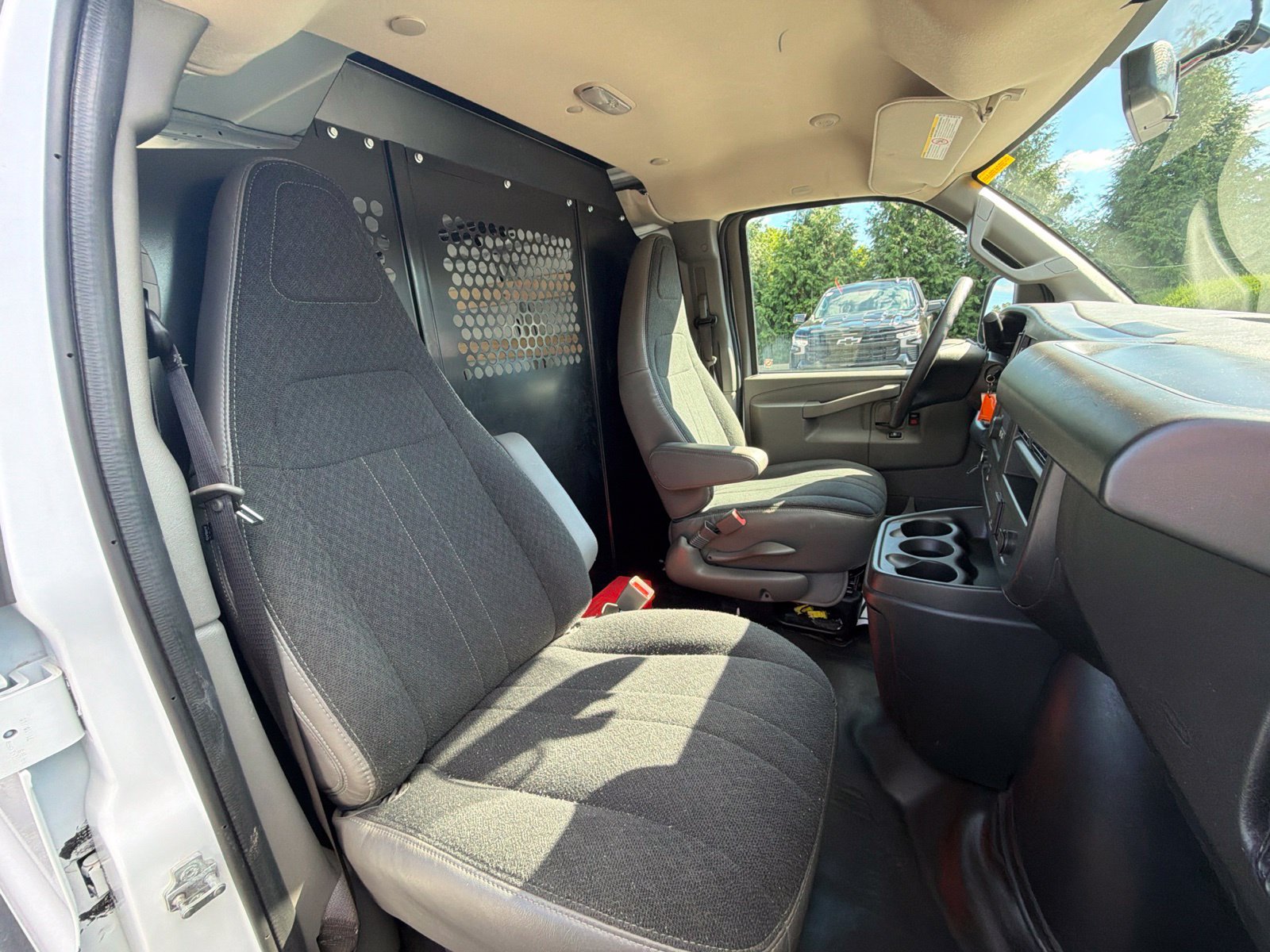 Used 2025 Chevrolet Express 2500 w/ Driver Convenience Package RWD image 27