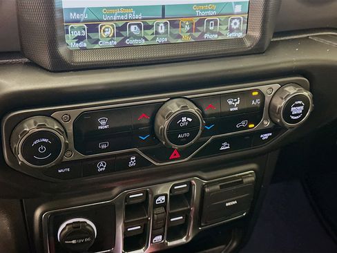 Used 2021 Jeep Wrangler Sport S image 24