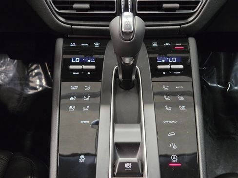Certified 2026 Porsche Macan AWD/4WD image 22