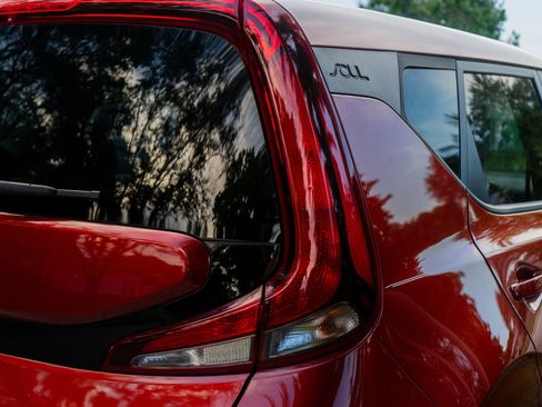 Used 2020 Kia Soul LX image 19