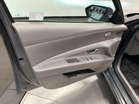 Certified 2025 Hyundai Elantra Hybrid FWD image 13
