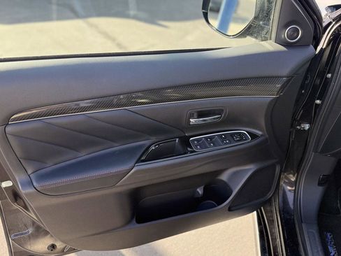 Used 2022 Mitsubishi Outlander LE image 12