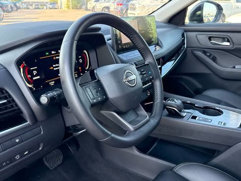 Used 2026 Nissan Rogue SL FWD image 14