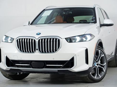 Used 2024 BMW X5 xDrive50e w/ Parking Assistance Package image 3