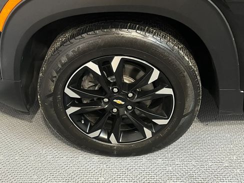 Used 2022 Chevrolet TrailBlazer LT FWD image 23