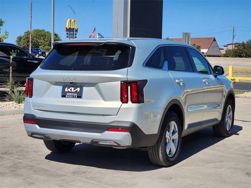 New 2026 Kia Sorento LX image 4