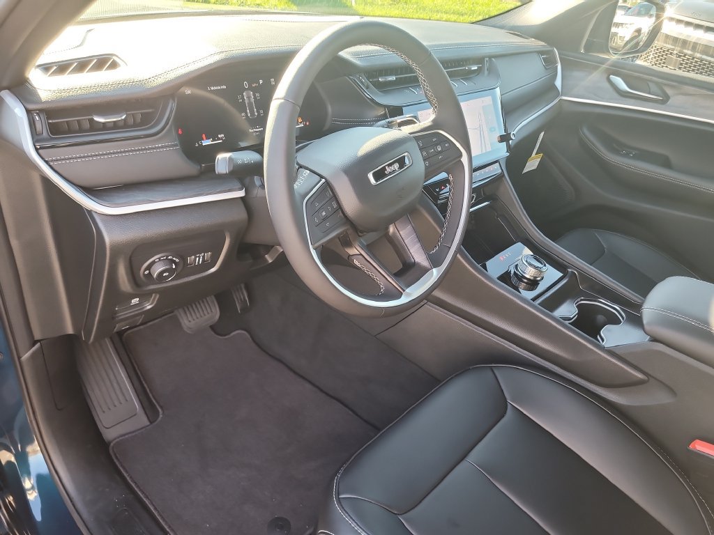 New 2027 Jeep Grand Cherokee Limited RWD image 19