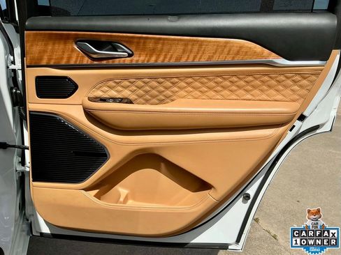 Used 2024 Jeep Grand Cherokee L Summit image 25