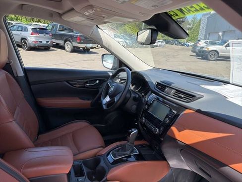 Used 2018 Nissan Rogue SL w/ Premium Package AWD/4WD image 19