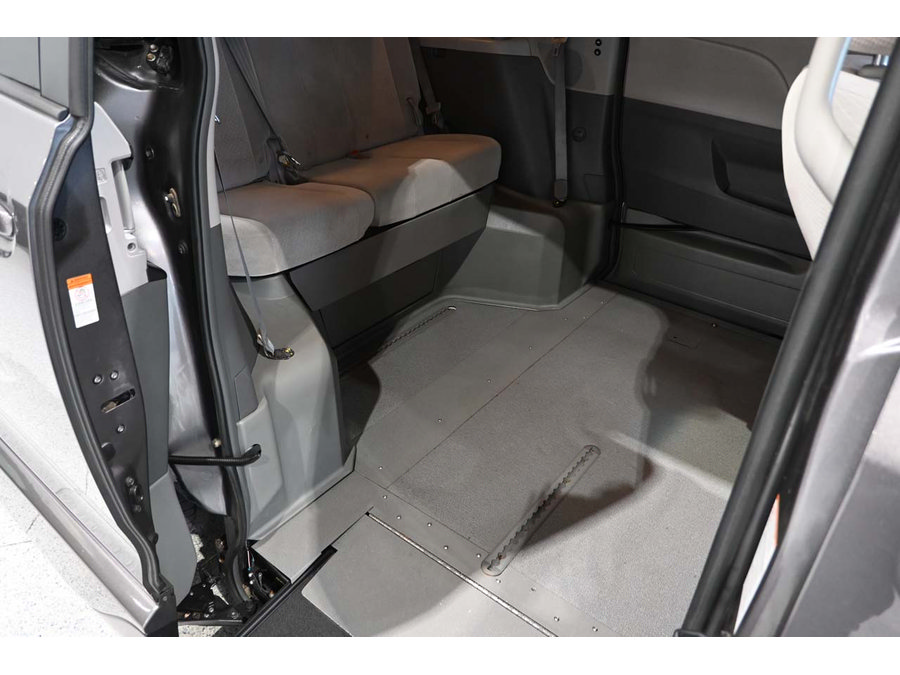 Used 2017 Toyota Sienna LE FWD image 18