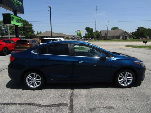 Used 2019 Chevrolet Cruze LT w/ LT Plus Package FWD image 9
