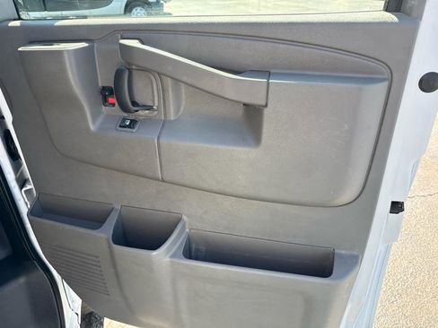 Used 2017 Chevrolet Express 2500 image 18