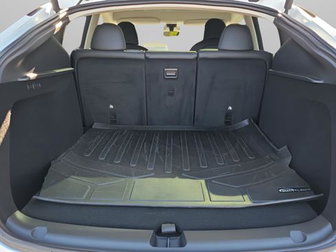 Used 2024 Tesla Model Y Long Range image 33