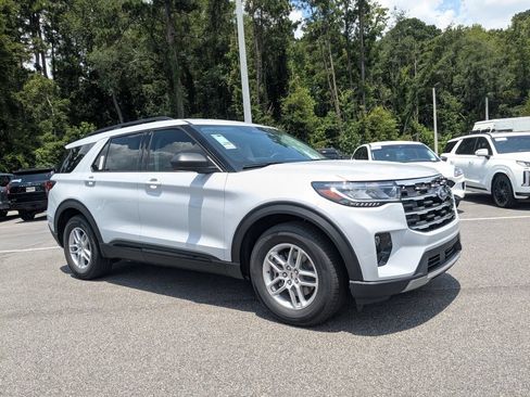 New 2026 Ford Explorer Active w/ Active Comfort Package RWD image 2