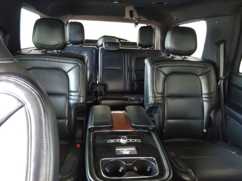Used 2020 Lincoln Navigator Reserve RWD image 19