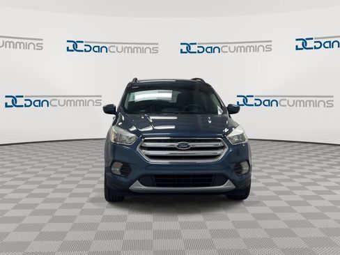 Used 2018 Ford Escape SE w/ SE Sync 3 Package AWD/4WD image 3