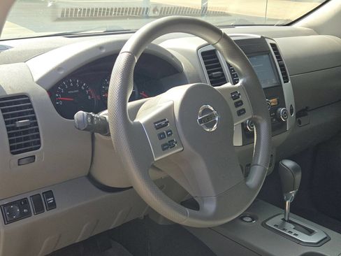 Certified 2021 Nissan Frontier SV w/ Midnight Edition Floor Mats RWD image 8