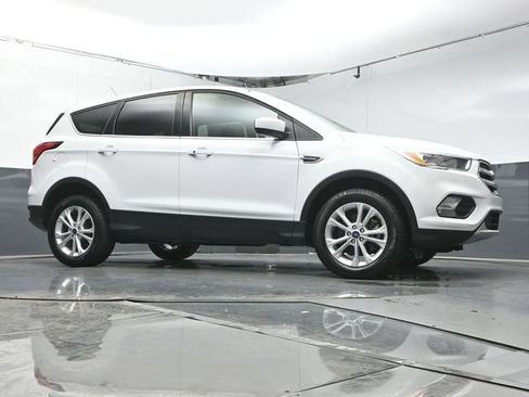 Used 2019 Ford Escape SE image 31
