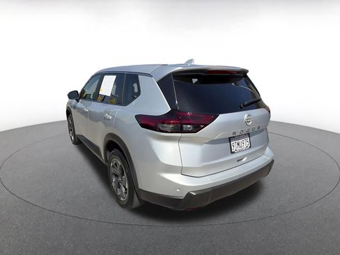 Used 2025 Nissan Rogue SV FWD image 11