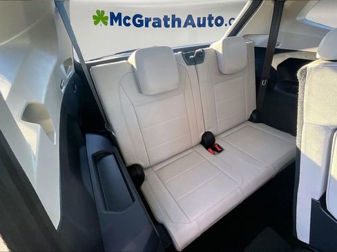 Used 2020 Volkswagen Tiguan SE w/ Panoramic Sunroof Package image 27