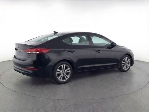 Used 2017 Hyundai Elantra SE image 4
