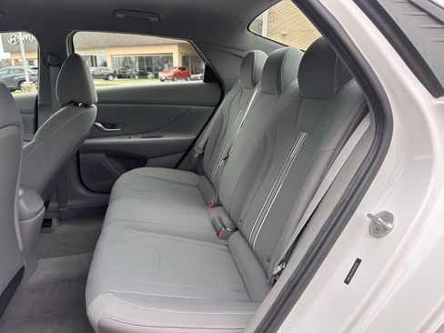 Used 2023 Hyundai Elantra SEL w/ Convenience Package image 17