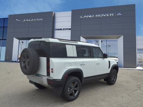 Used 2025 Land Rover Defender 110 S image 5