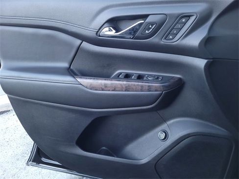 Used 2023 GMC Acadia Denali image 14