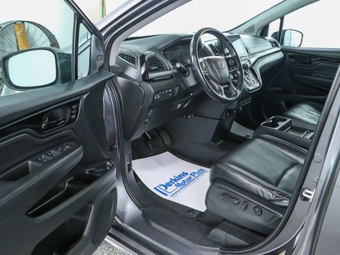 Used 2023 Honda Odyssey Touring image 3